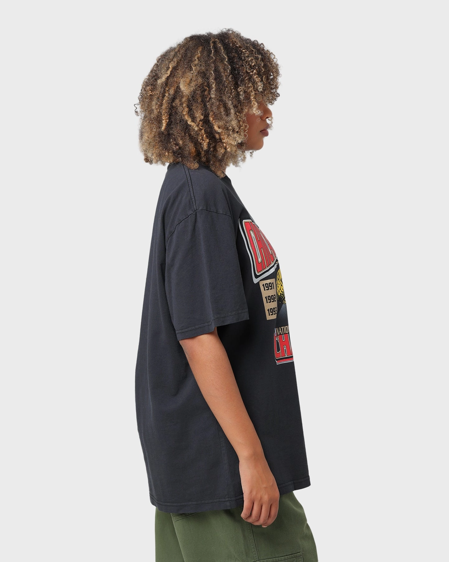 Mitchell & Ness Chicago Bulls Champion Tour T-Shirt Black Day-to-Day Comfort Vintage Wash Effect