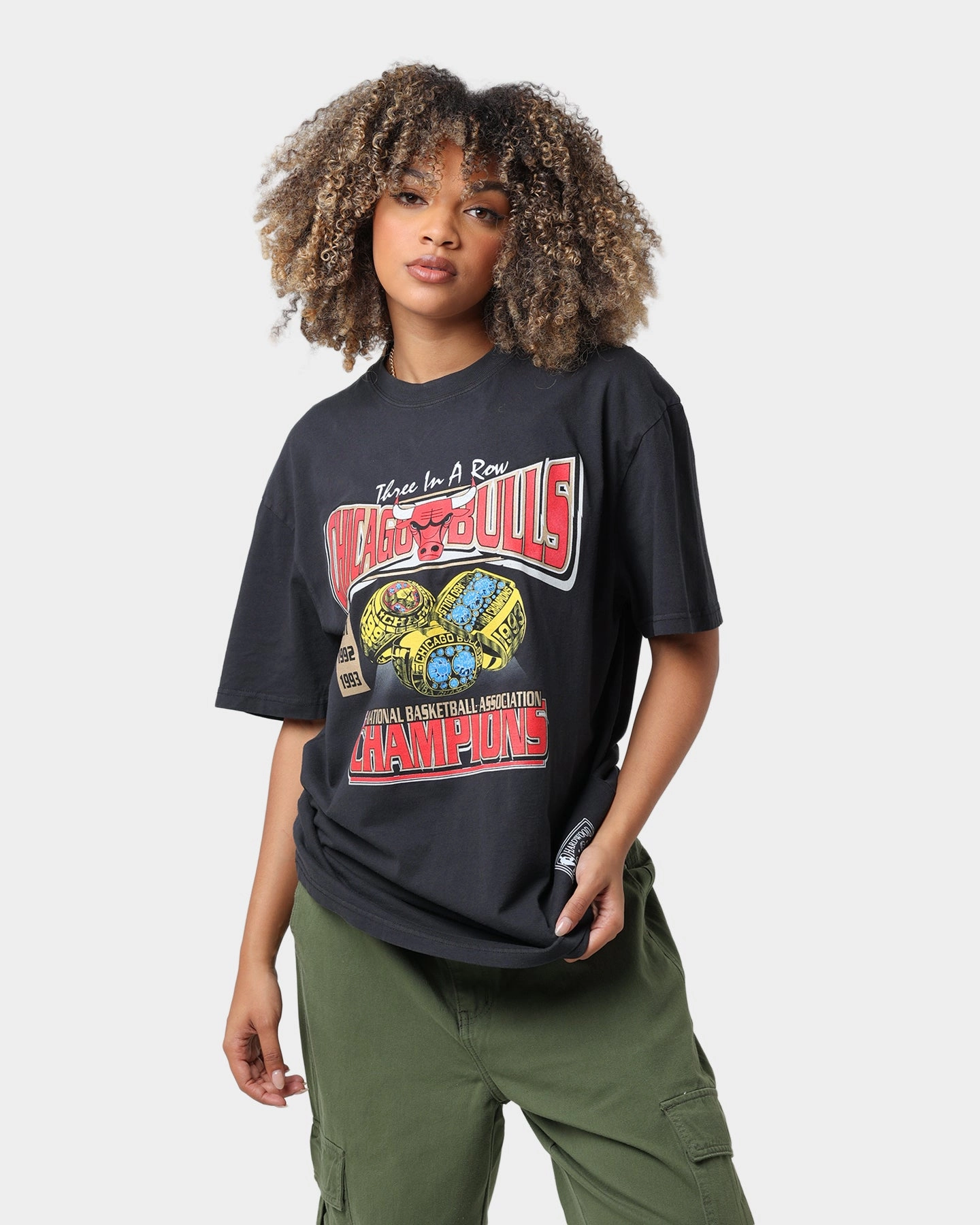 Mitchell & Ness Chicago Bulls Champion Tour T-Shirt Black loose but not baggy AllDay Comfort