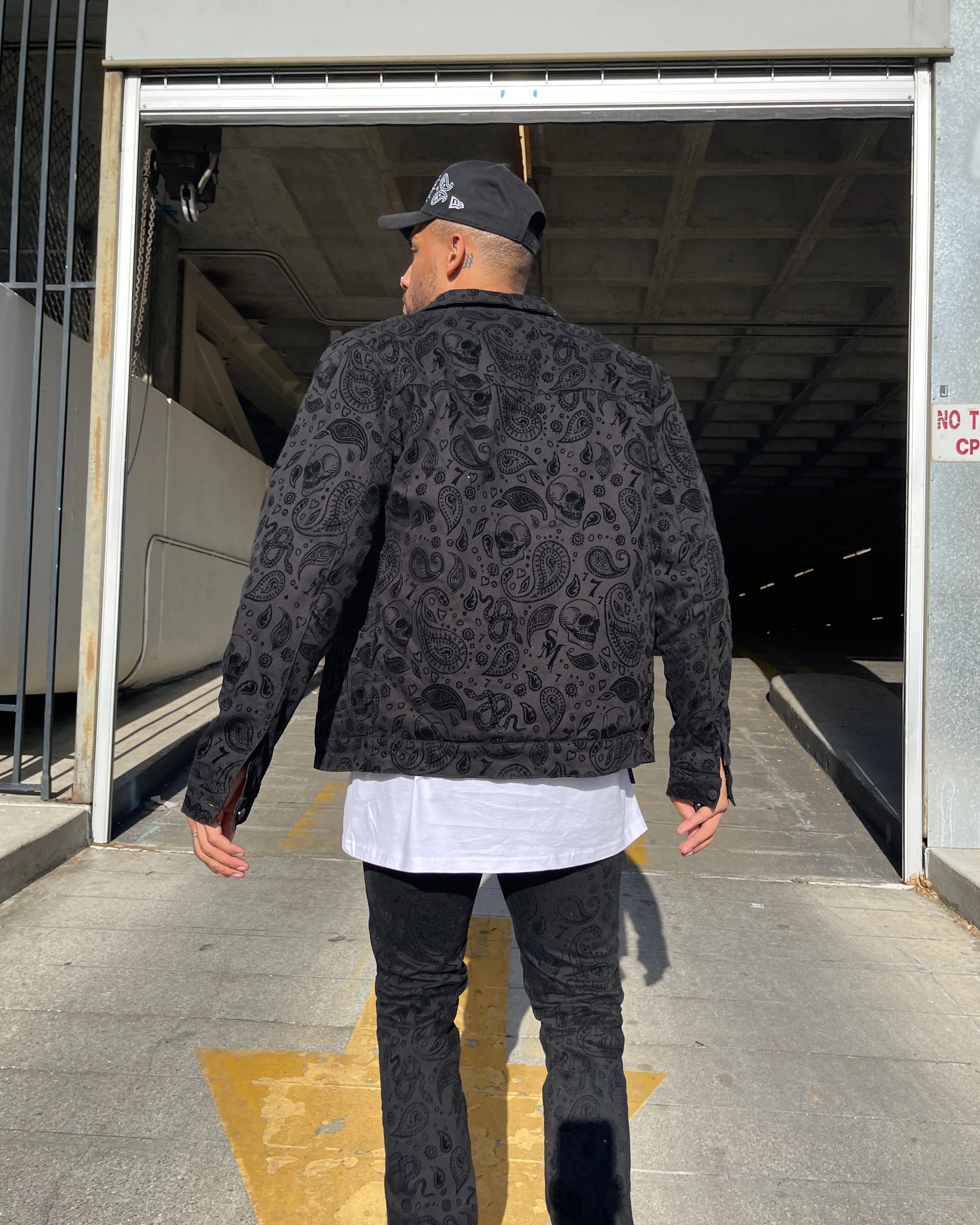 Saint Morta Paisley Skulls Sherpa Jacket Black/Black Chemistry suitable for autumn festivals