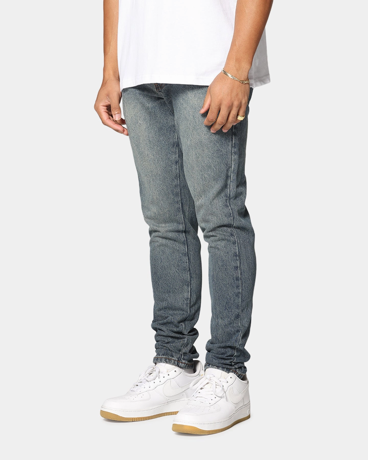 Saint Morta Fimi Jeans Dirty Denim Low Effort Outfit Ready Style