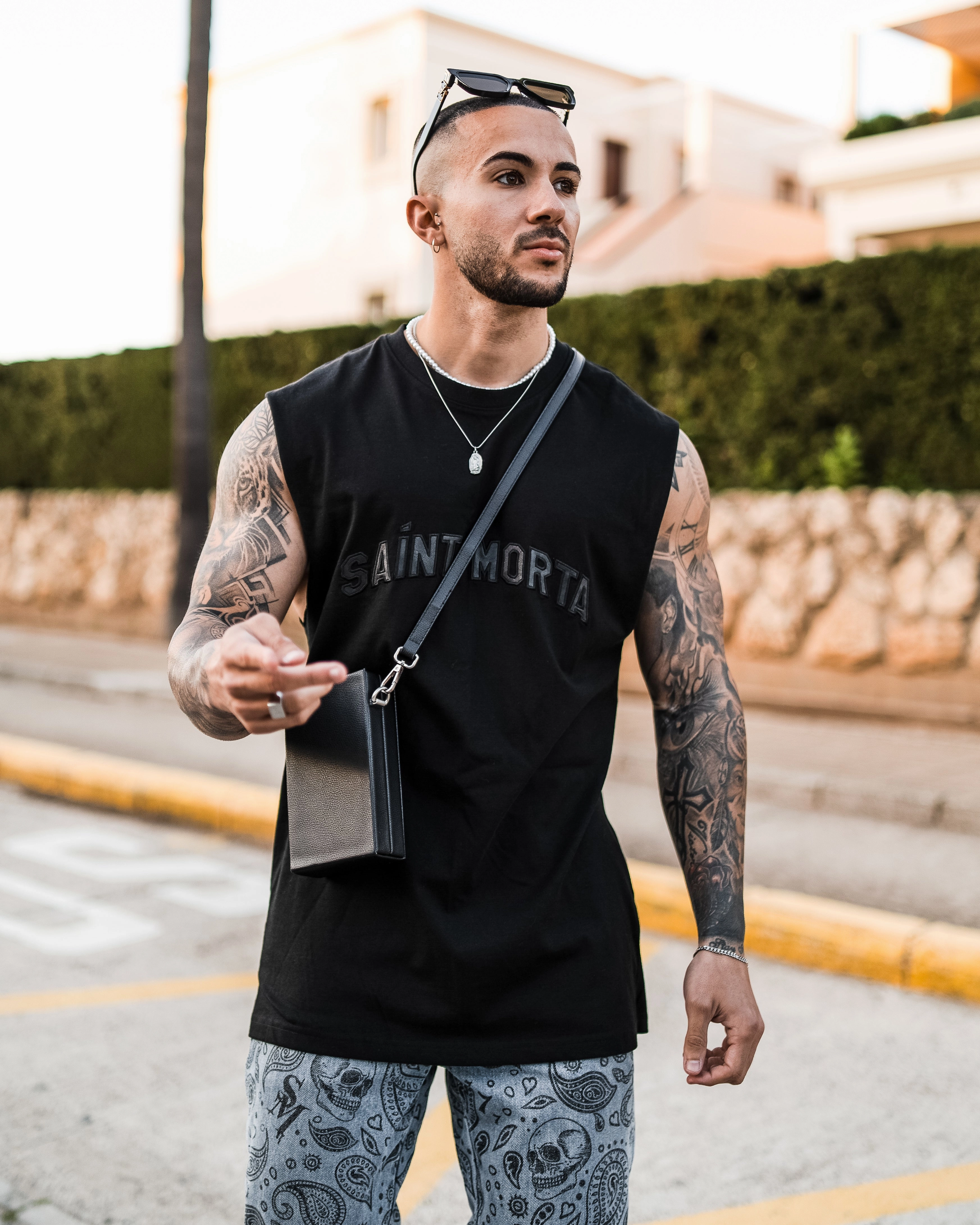 Relaxed Vibes Simple Chic Saint Morta Kingdom Muscle T-Shirt Black/Black
