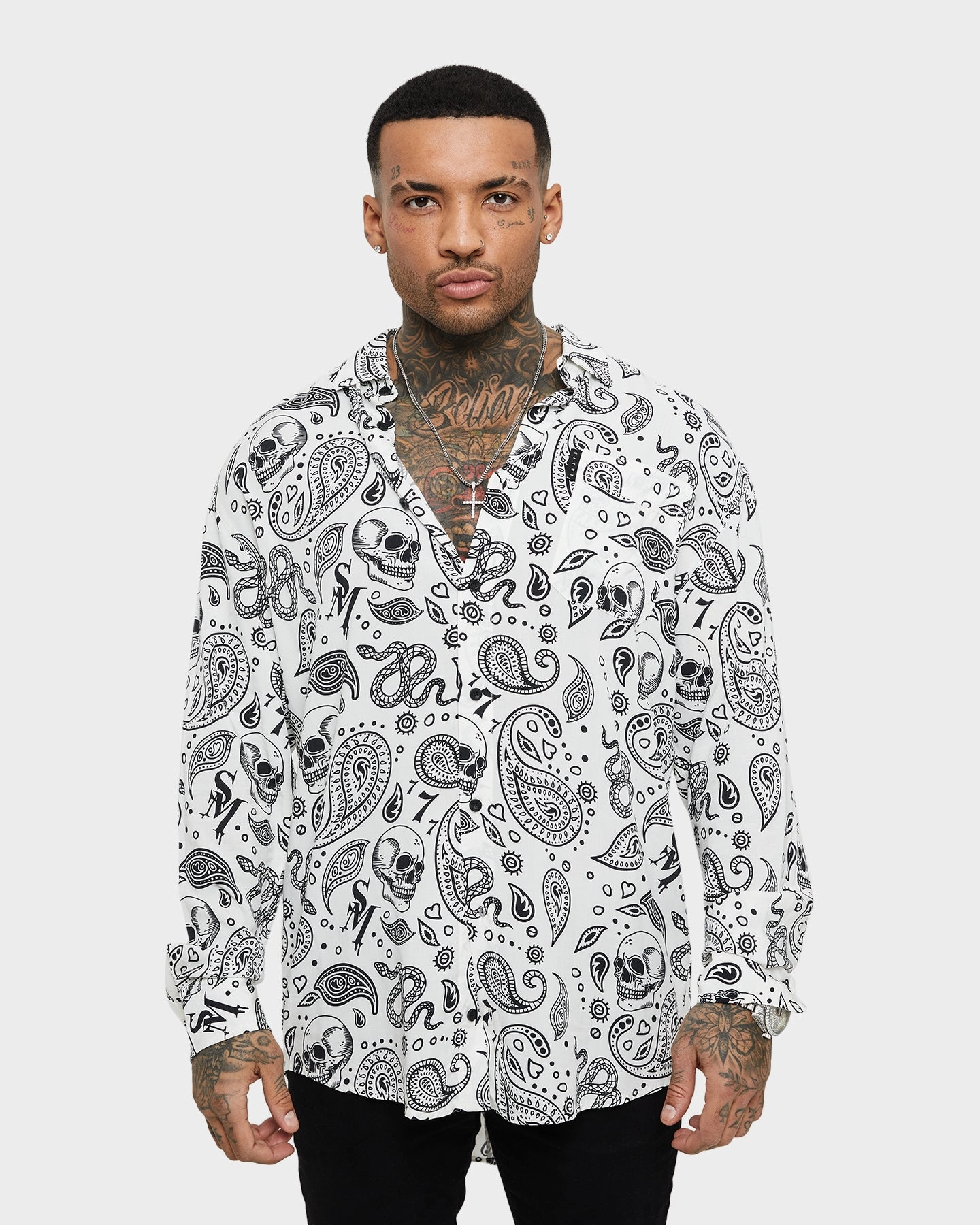 Multipocket Style Casual Hangout Saint Morta Paisley Skulls Long Sleeve Button Up Shirt White/Black