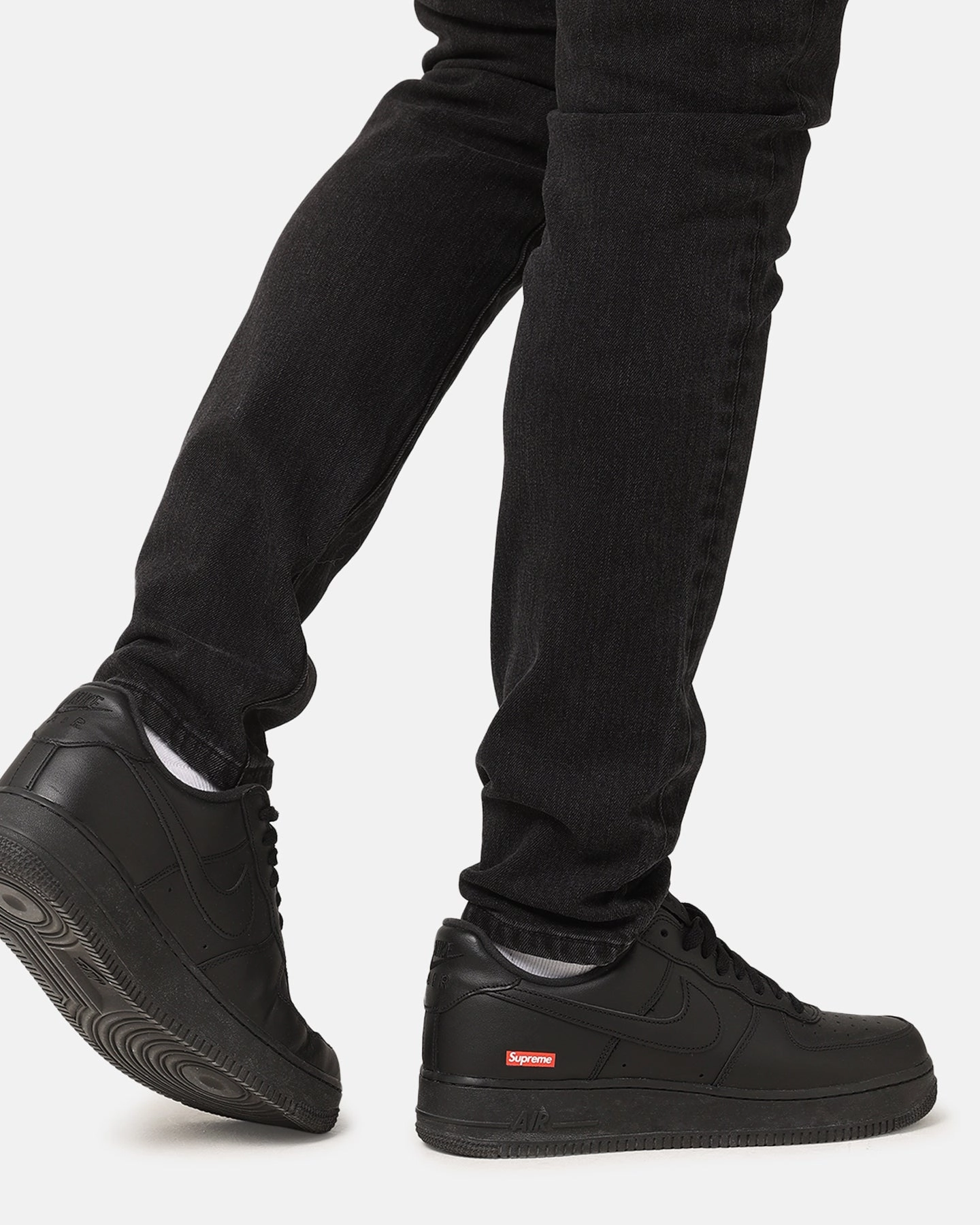 Winter Warmth Minimalist Saint Morta Tapered Denim Jeans Washed Black