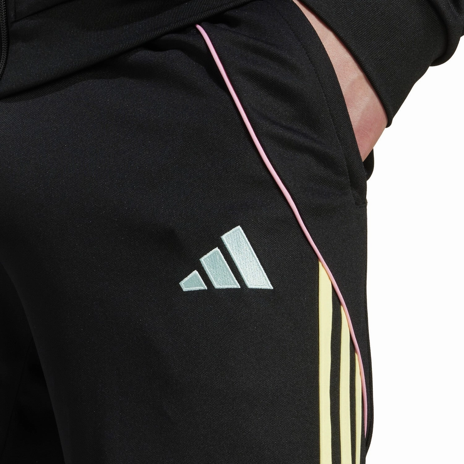 AntiOdorTechnology Windproof Layer Juventus black training presentation bench tracksuit 2025/26 - Adidas