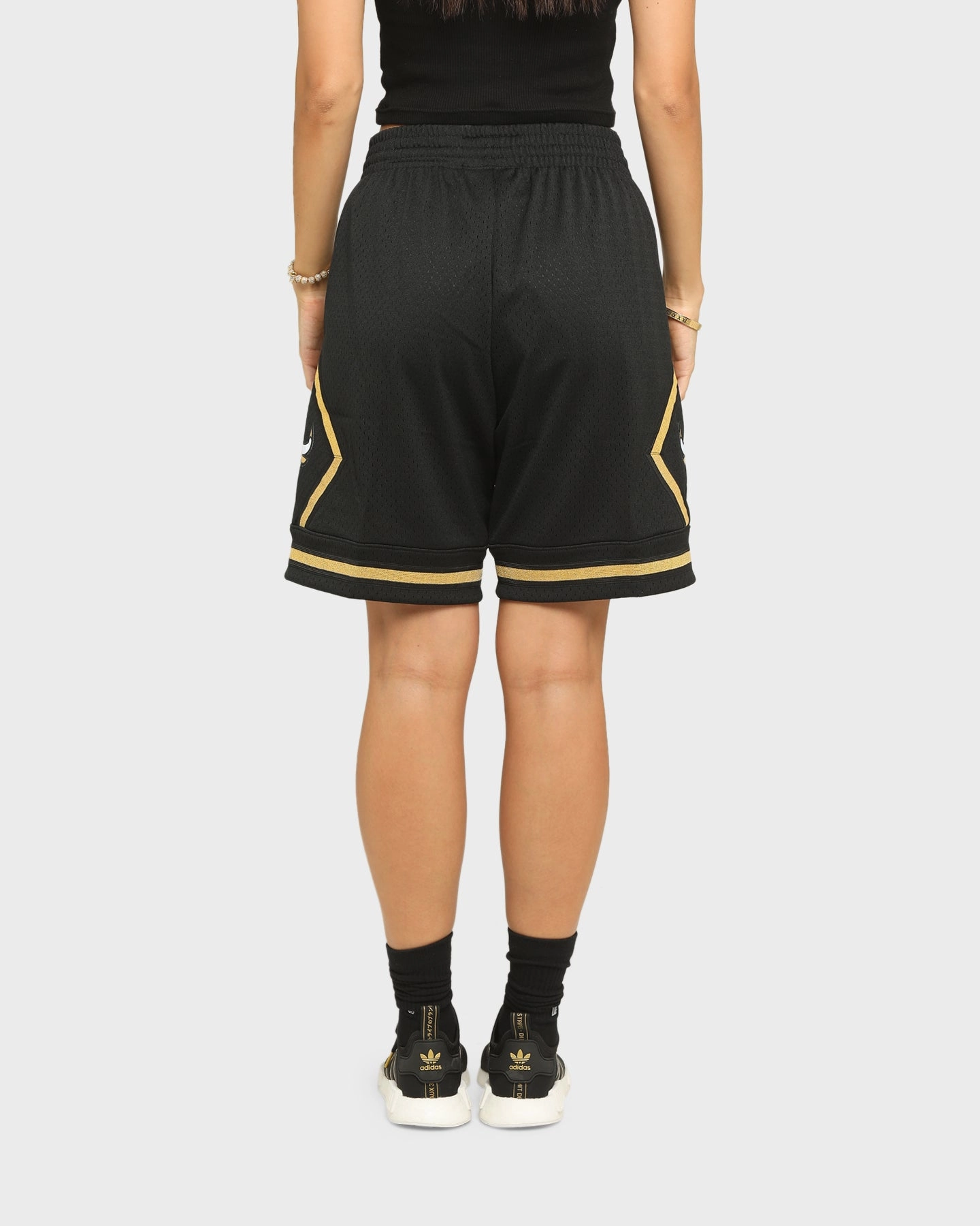 delivery work Mitchell & Ness Men's Chicago Bulls HWC Swingman Short Black/Gold