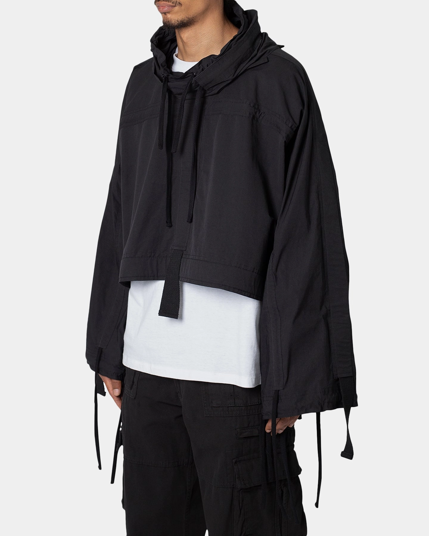 Approach Statement MNML Cropped Strappy Jacket Black