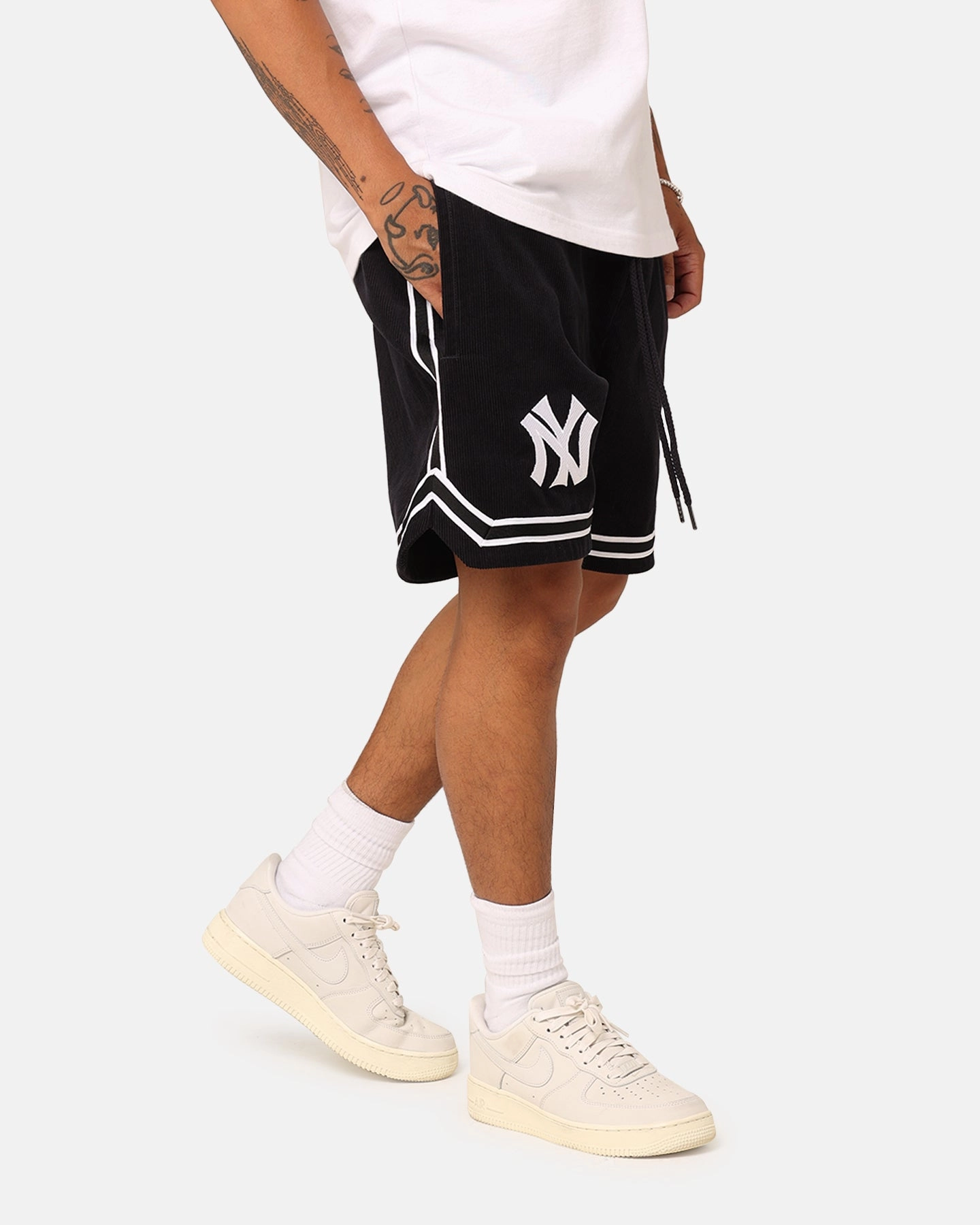 beach volleyball gear Sporty Casual New Era New York Yankees Archive Corduroy Shorts OTC