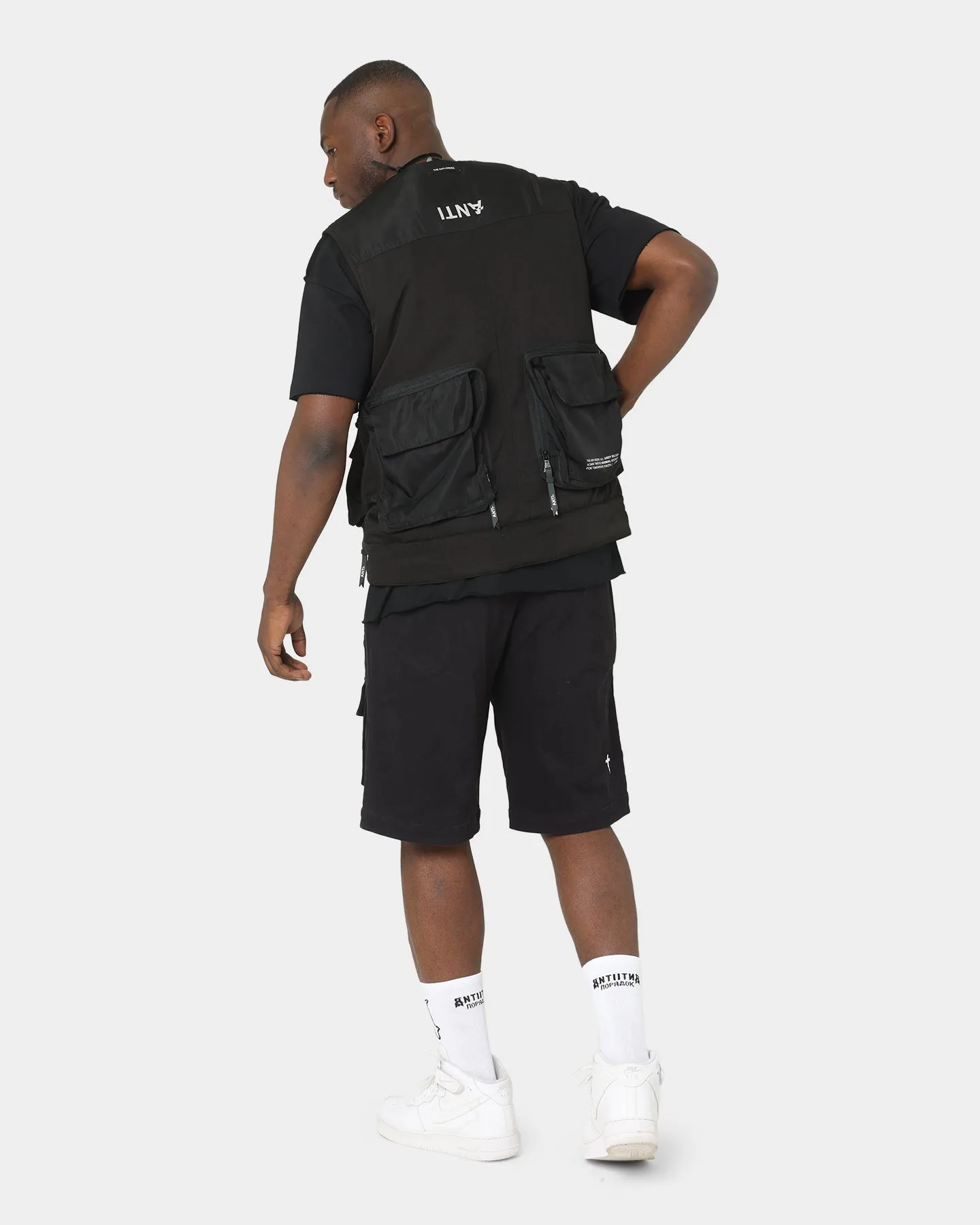 The Anti-Order Non-Military Vest Black/3M ReversibleStyle Windproof Barrier Design