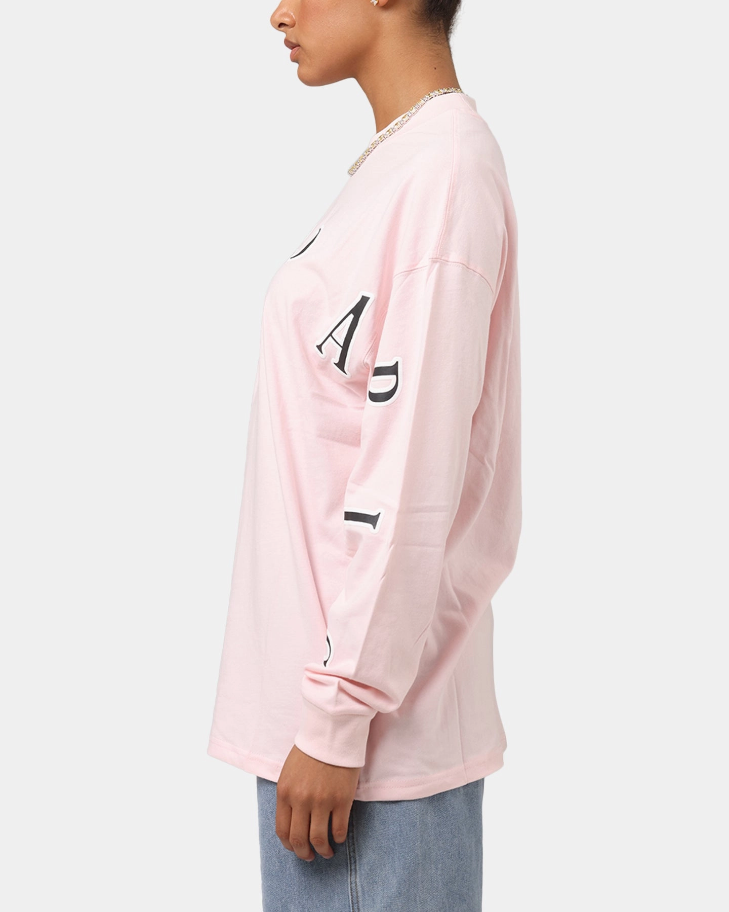 Simple yet stylish Carre Global Oversized Long Sleeve T-Shirt Pink