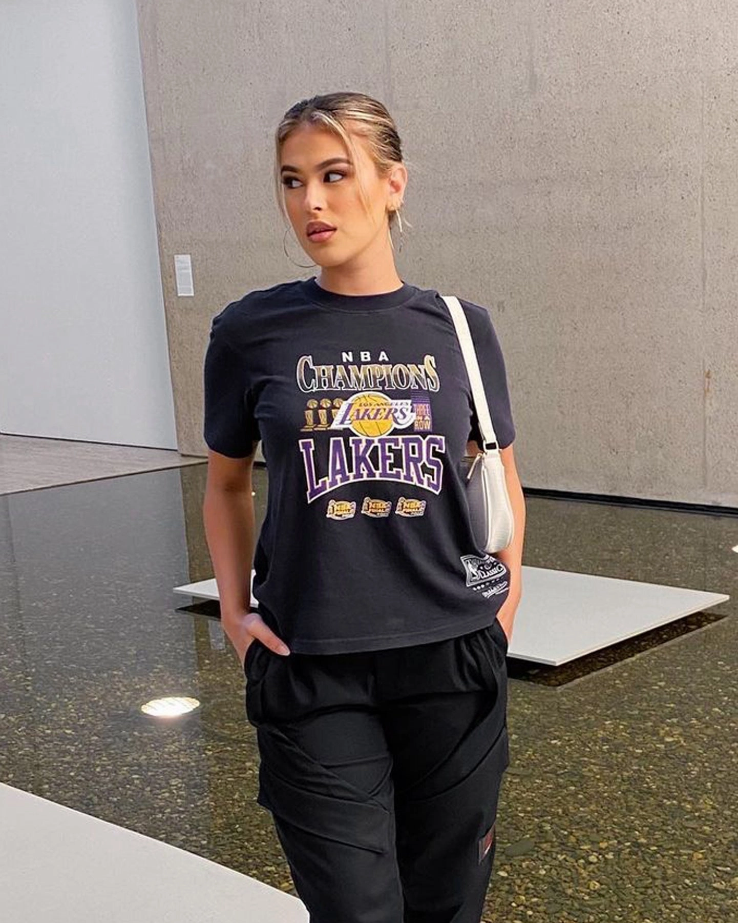 Mitchell & Ness Lakers Vintage Champs Short-Sleeve T-Shirt Black Scoop neck Long Lasting Color