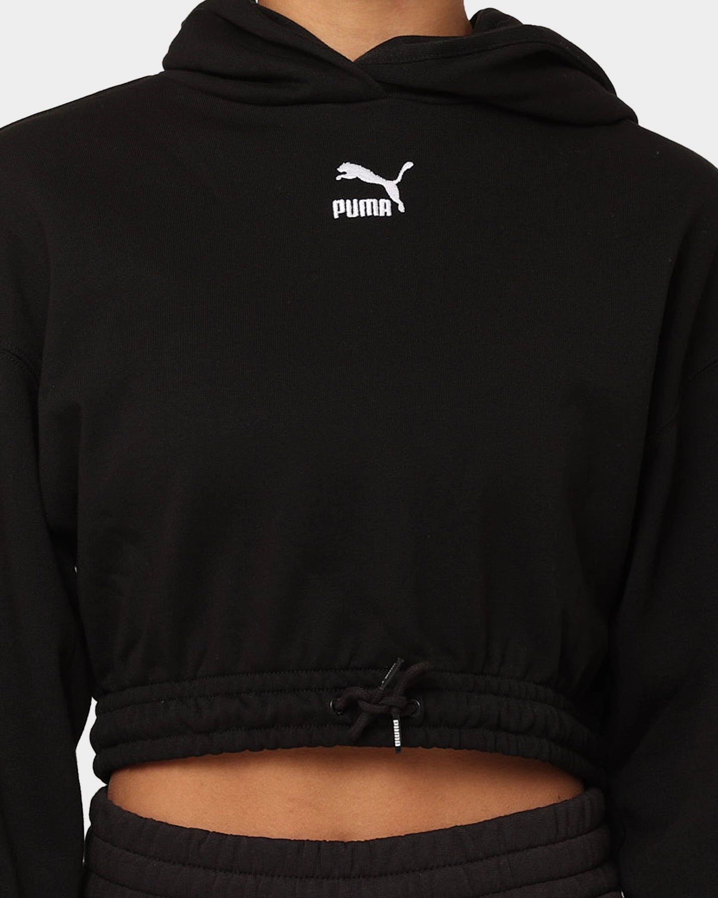 Puma Women's Classics Cropped Hoodie Puma Black Reflective details