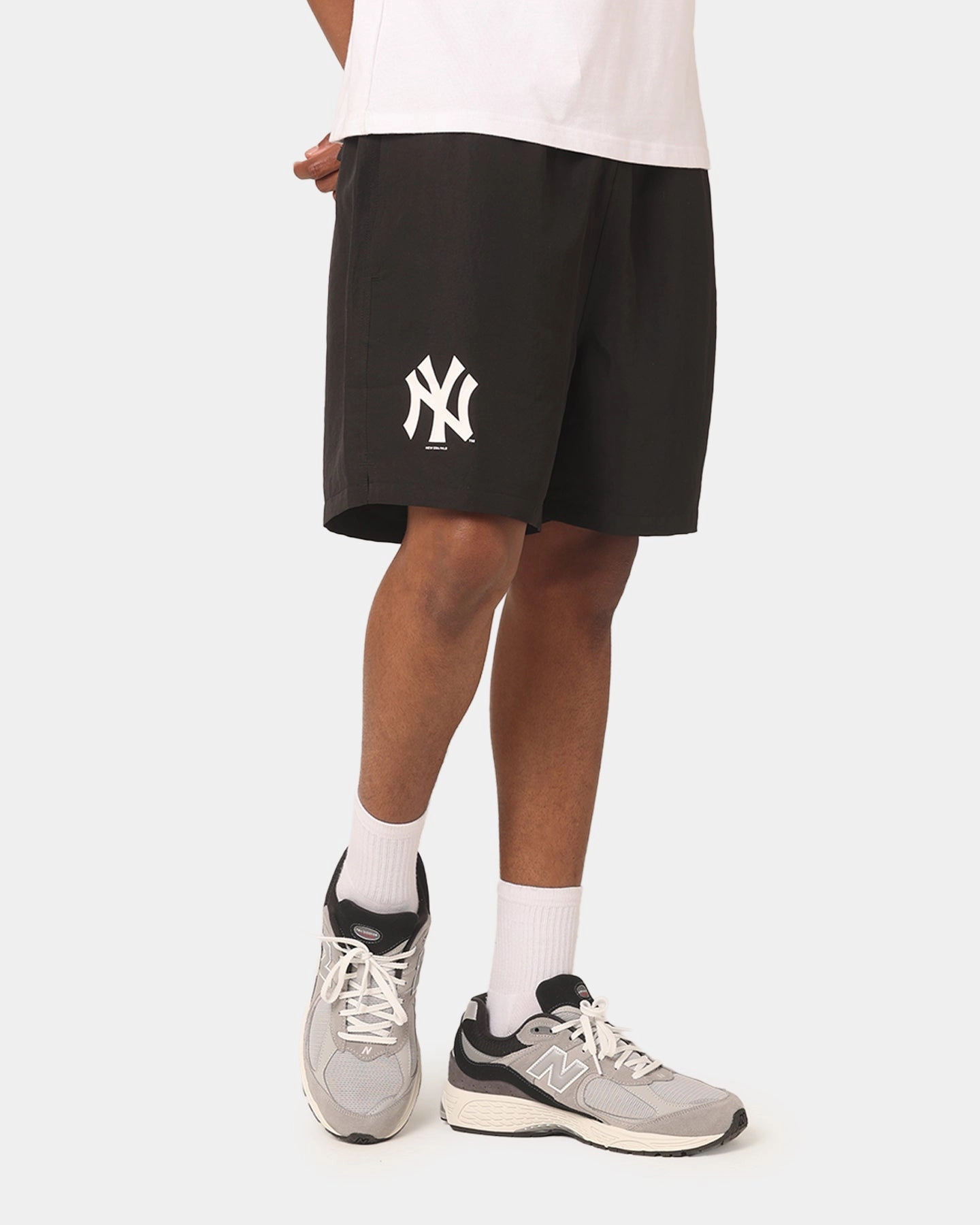 Minimalist Look New Era New York Yankees Woven Shorts Black