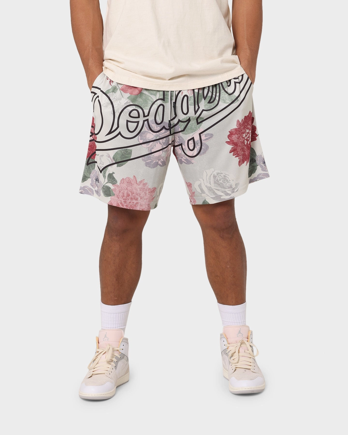 button-down look Majestic Athletic Los Angeles Dodgers Digi Floral Camo Shorts Vintage White
