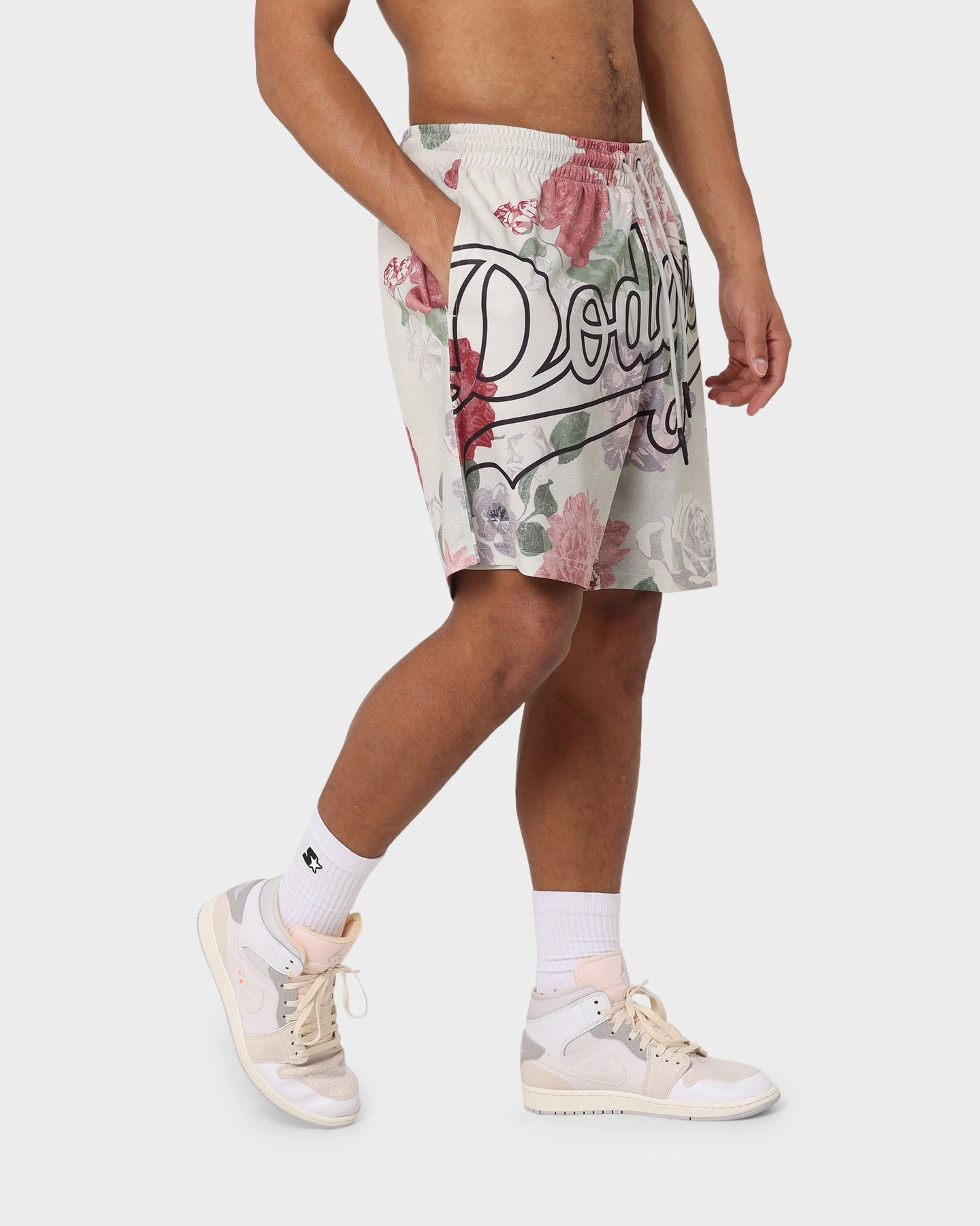 Ombre effect Majestic Athletic Los Angeles Dodgers Digi Floral Camo Shorts Vintage White