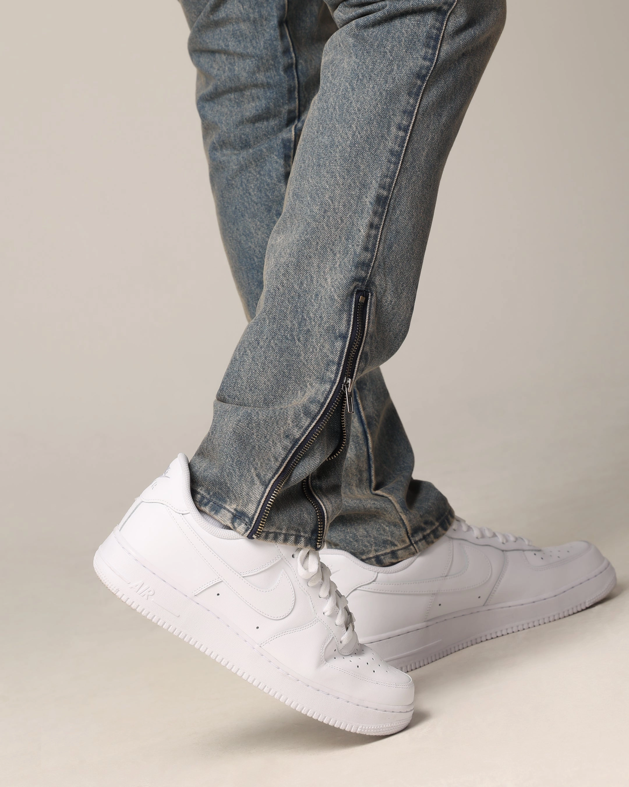 Beach Day Brunch Outfit Elegant Wide Leg Silhouette Saint Morta Fimi Jeans Dirty Blue