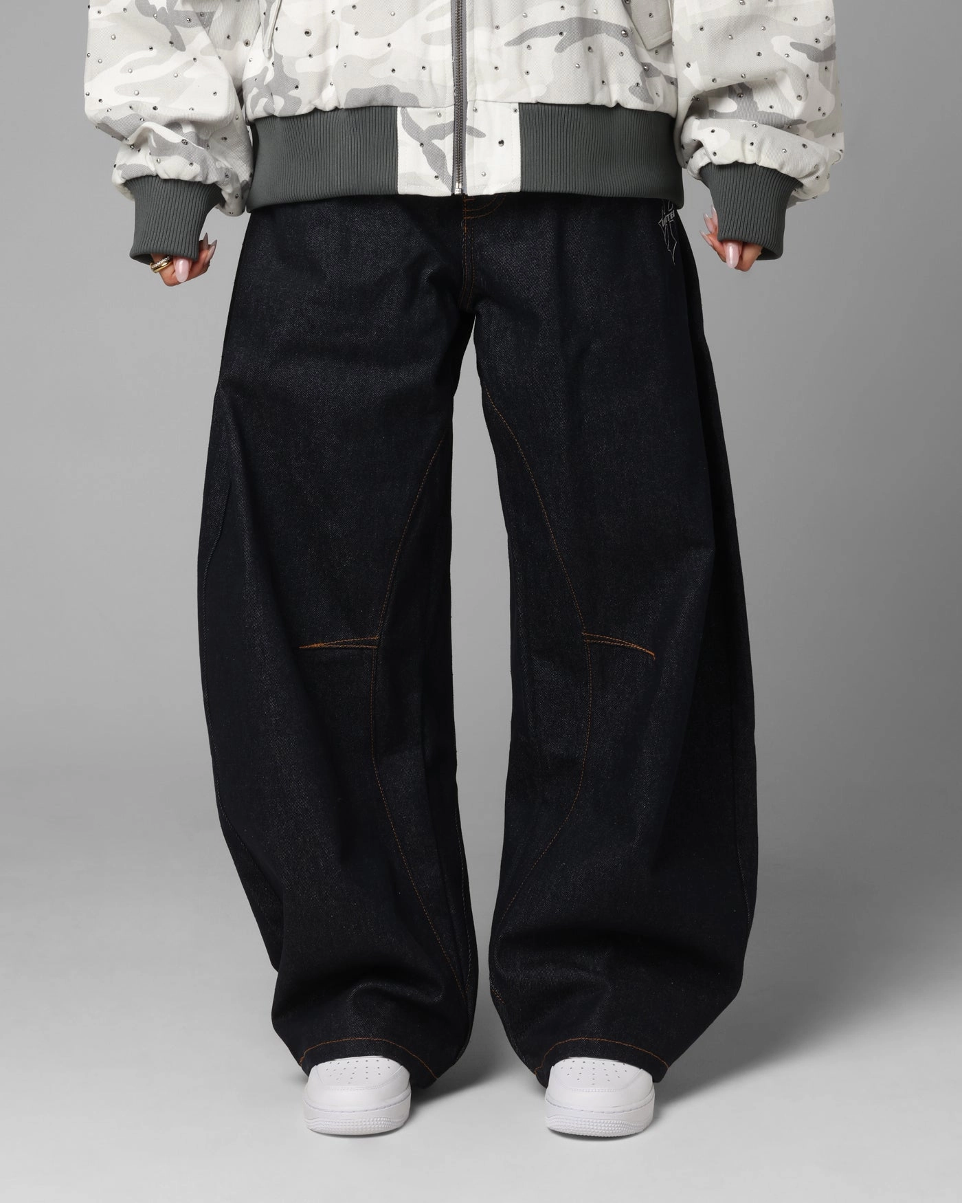 Loiter F-16 Balloon Jeans Indigo Outfit Ideas City Walk Autumn Days Lightweight