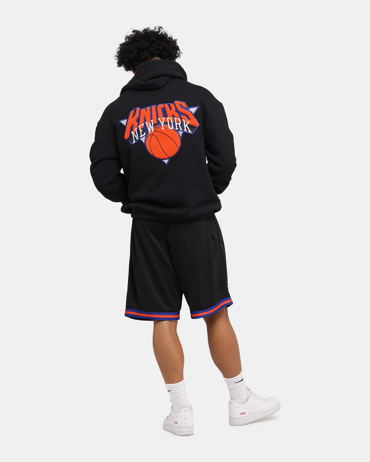 Mitchell & Ness New York Knicks Big Apple Hoodie Black Coffee Run Park Stroll