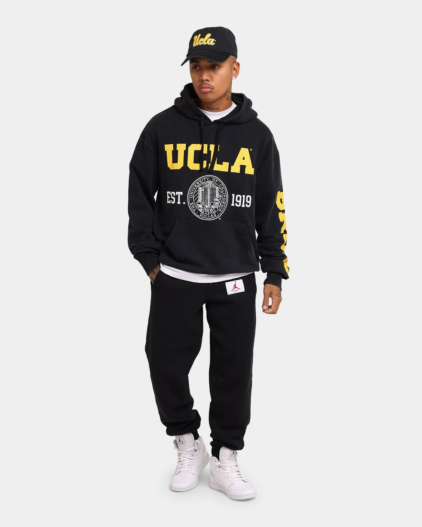 UCLA UCLA 1919 Shield Vintage Hoodie Washed Black Valentine's look