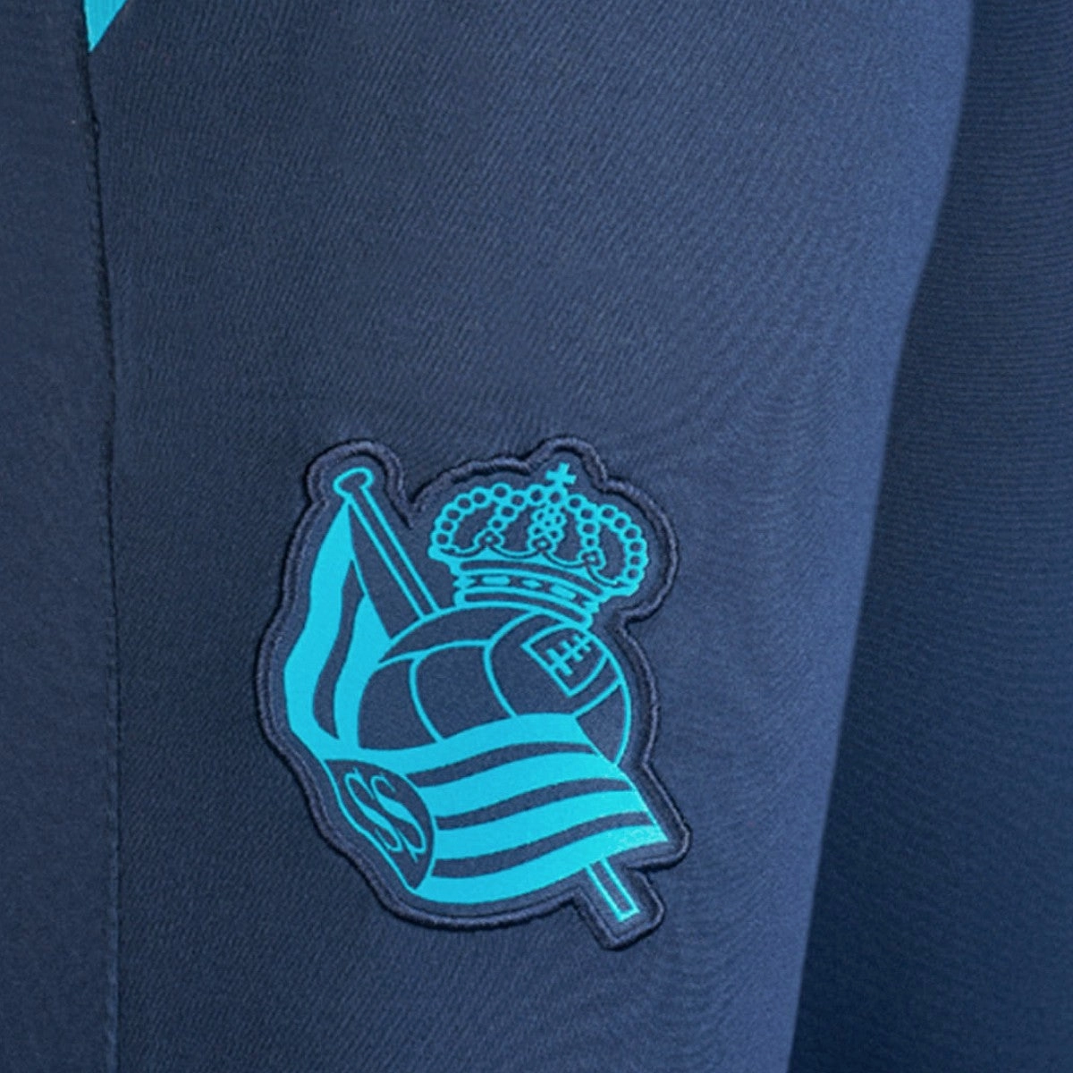 Real Sociedad soccer technical training tracksuit 2022/23 - Macron Perfume