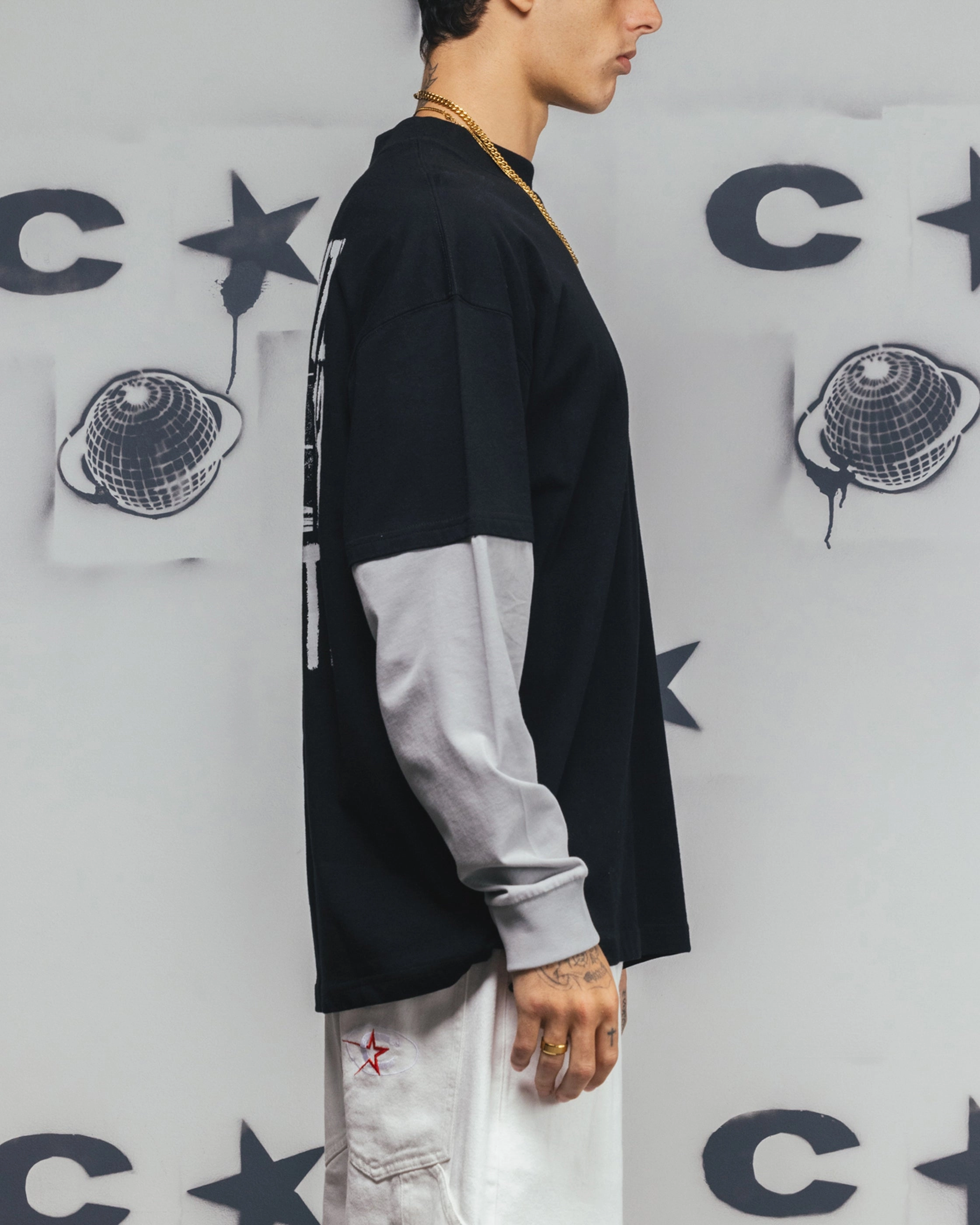 Seasonal Must-Have Carre Rear Vision Long Sleeve T-Shirt Black/White