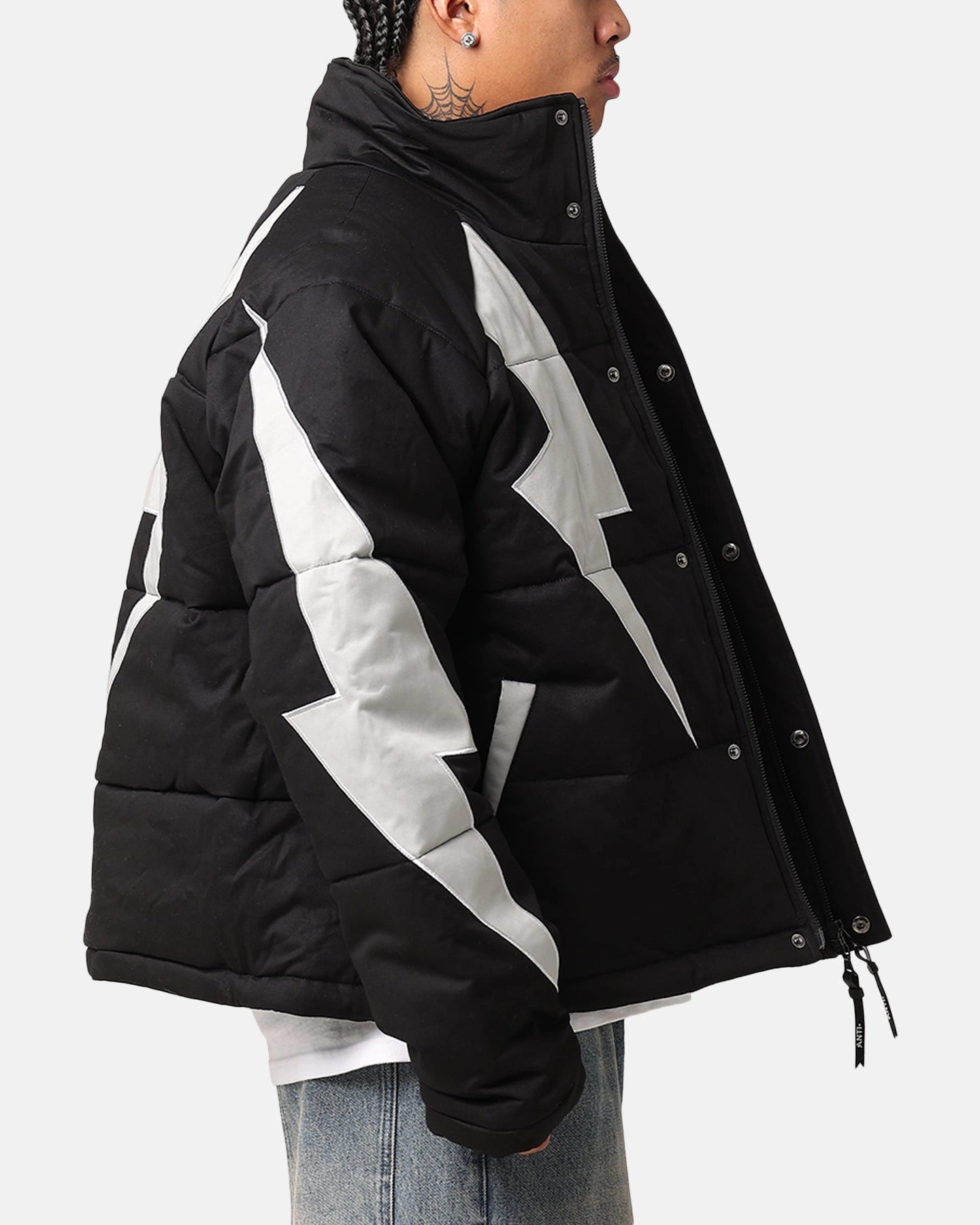 layering option Resist The Anti Order Life Is War Puffer Jacket Black/Grey