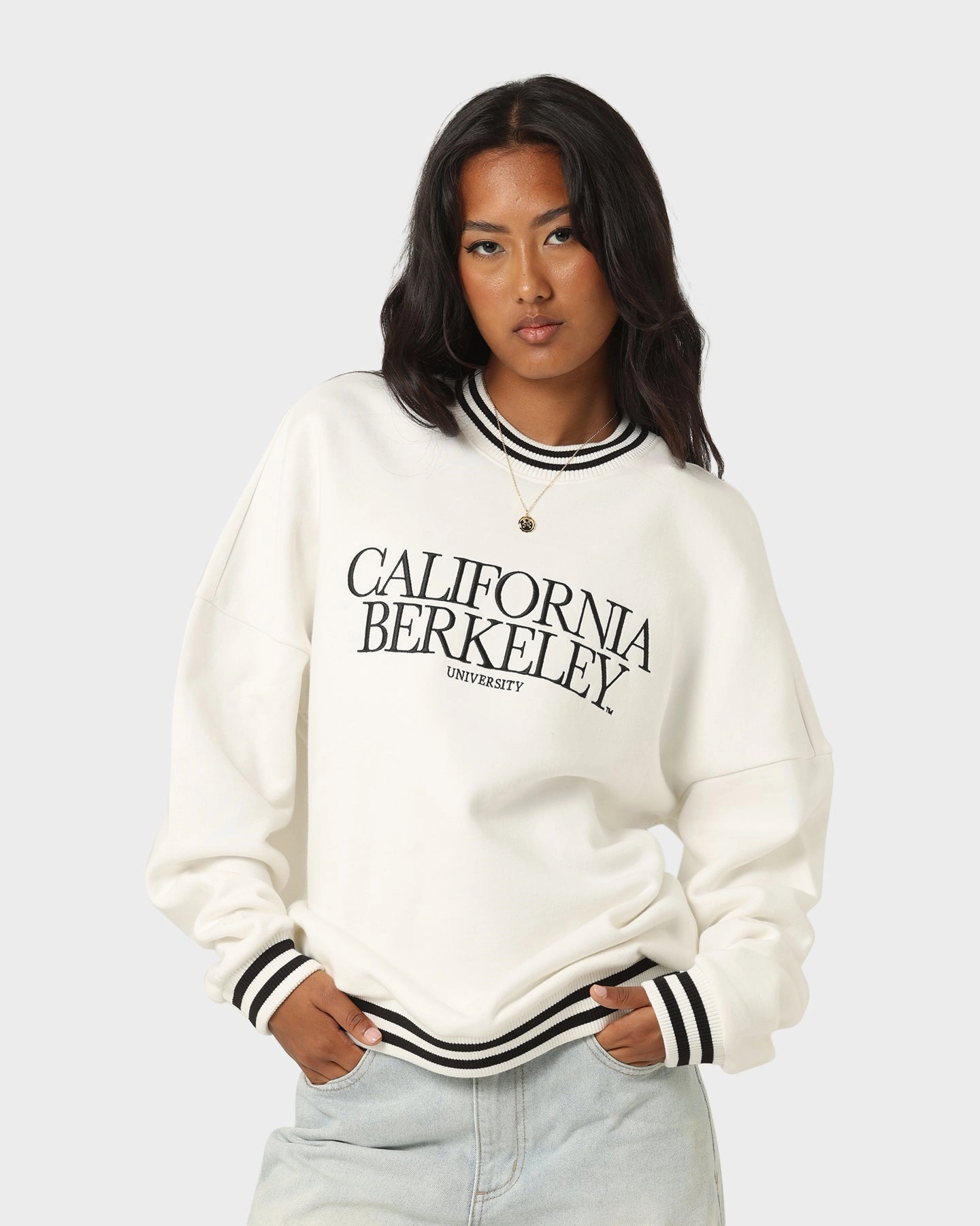 student Adventure Ready The New Establishment Women's University Of California Berkeley College Trim Crewneck Vintage White