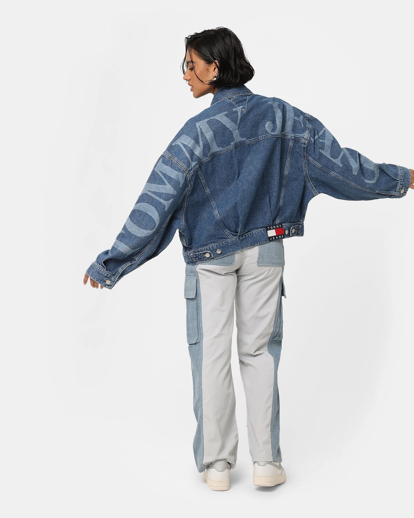 Tommy Jeans Women's Oversized Wide Sleeve Jacket Denim Medium 02 Cruise