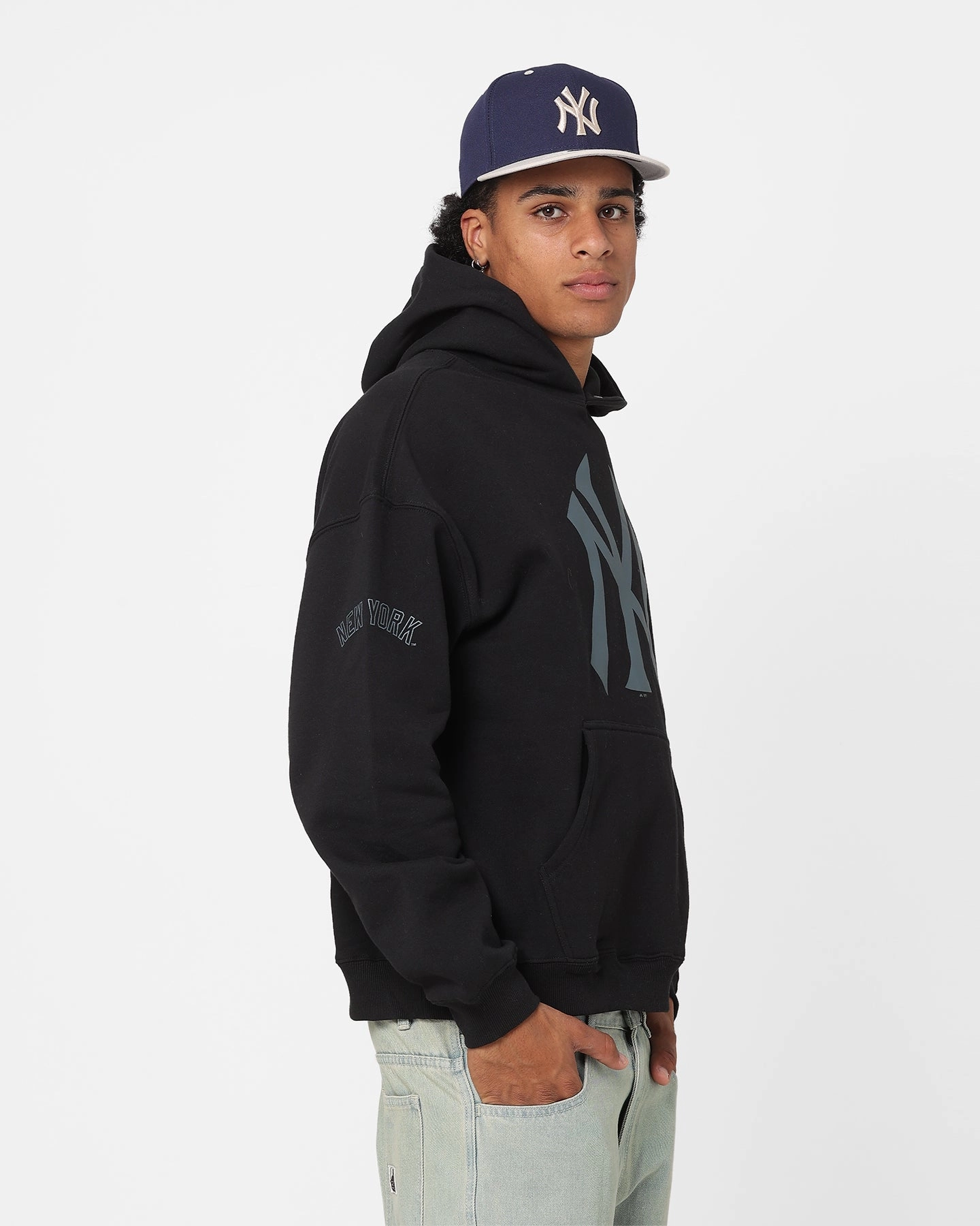 Majestic Athletic New York Yankees Tonal Stark Hoodie Faded Black Medal Flexible Mobility