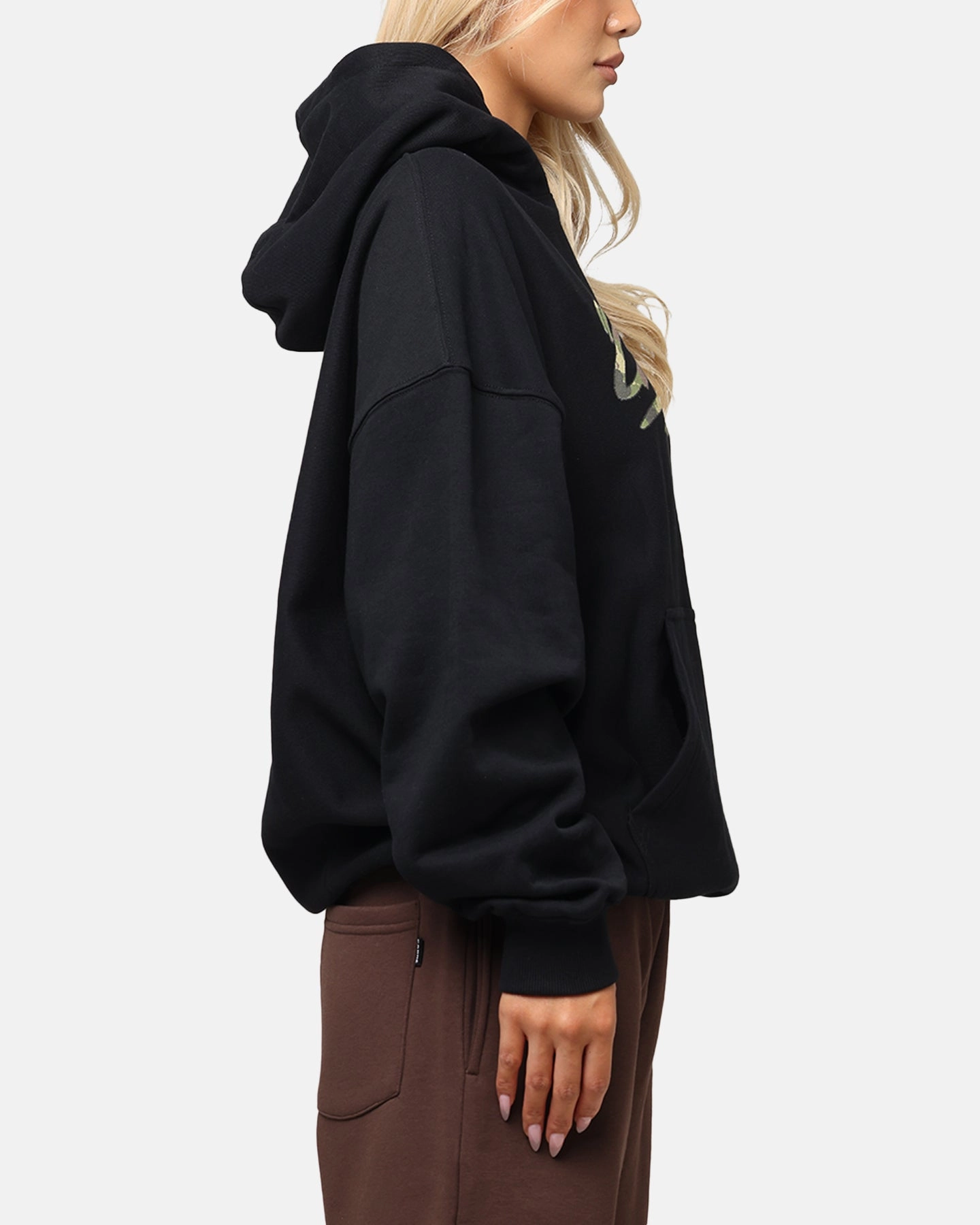 Nutria like Carre Camo Script Hoodie Black