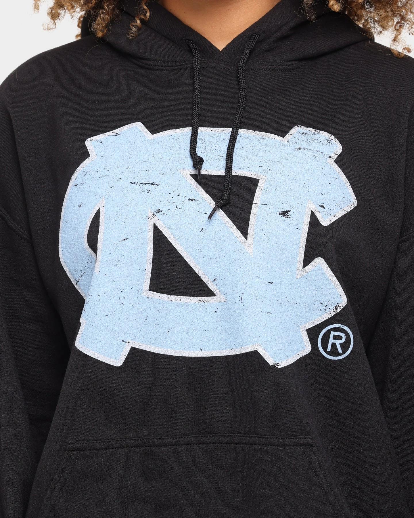 NATIONAL COLLEGIATE ATHLETIC ASSC UNC Tar Heels Team Crest Vintage Hoodie Vintage Black Functional Wear Solid Color