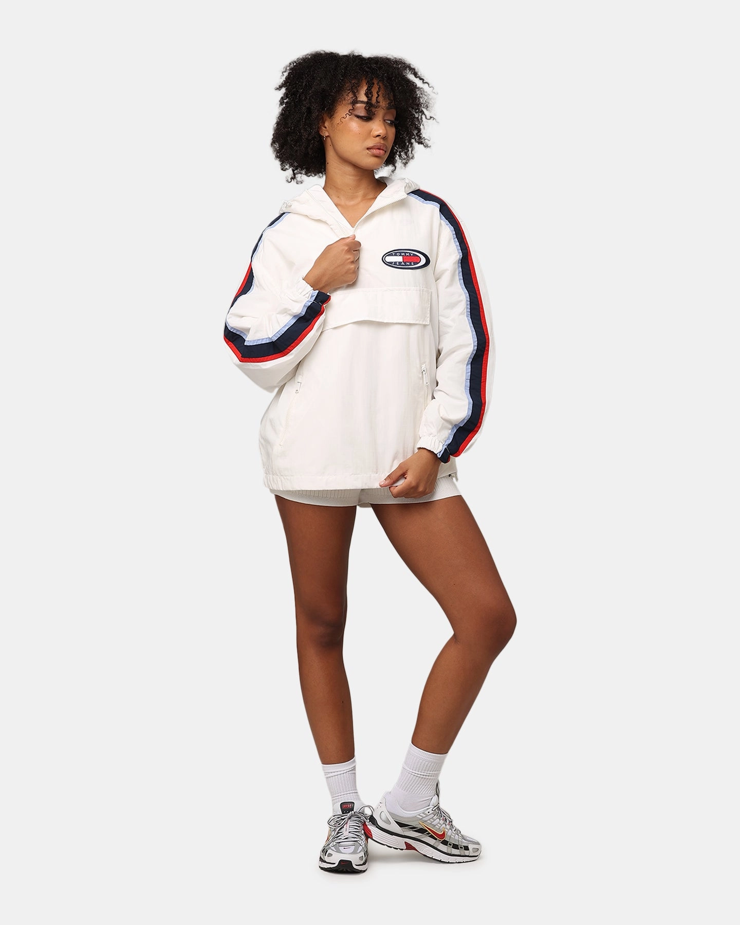 Tommy Jeans Women's TJW Archive Chicago Pullover Jacket Ancient White suitable for dance parties Feel