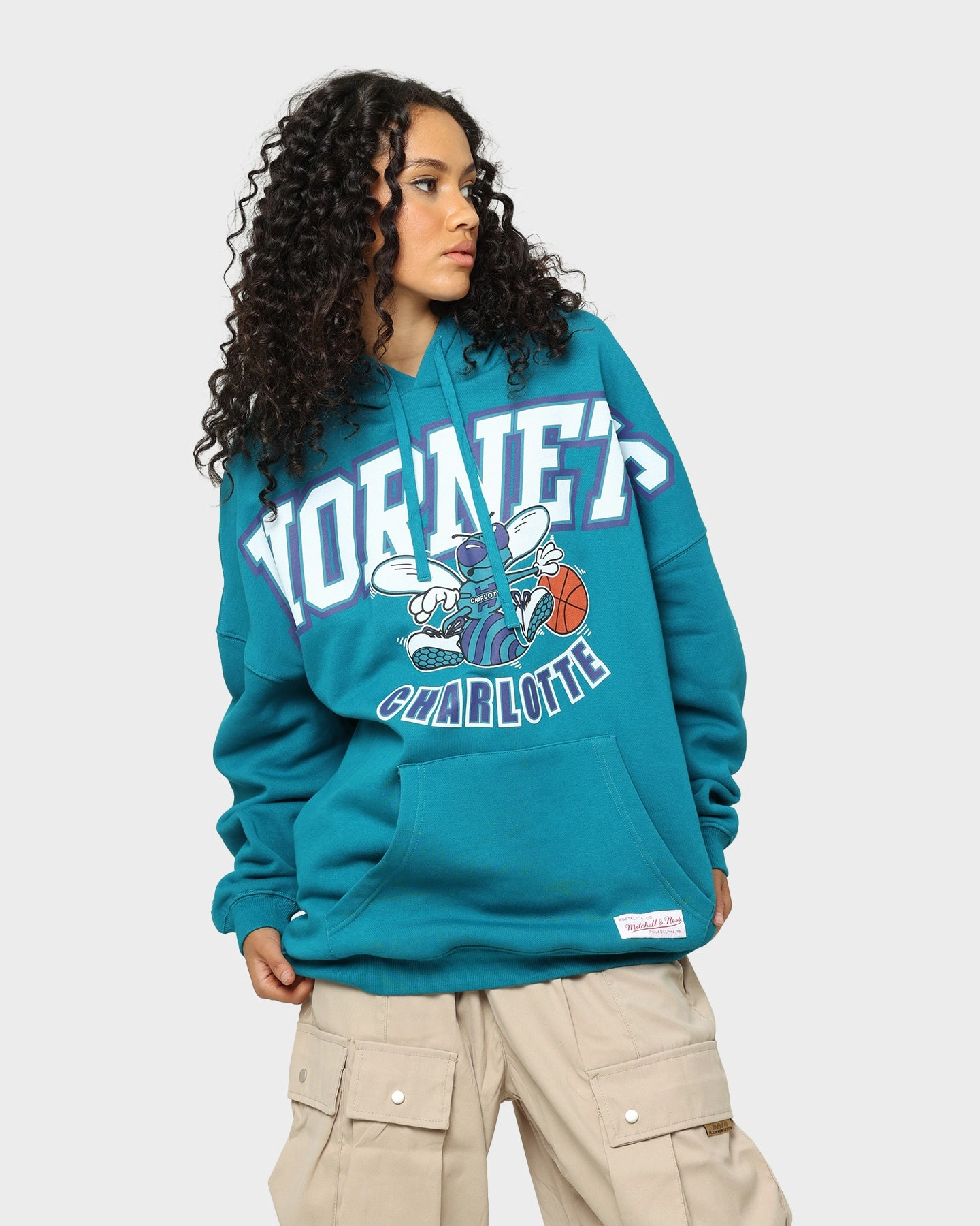 High Collar Design Heat Reflective Tech Mitchell & Ness Charlotte Hornets XL Arch Hood Faded Teal