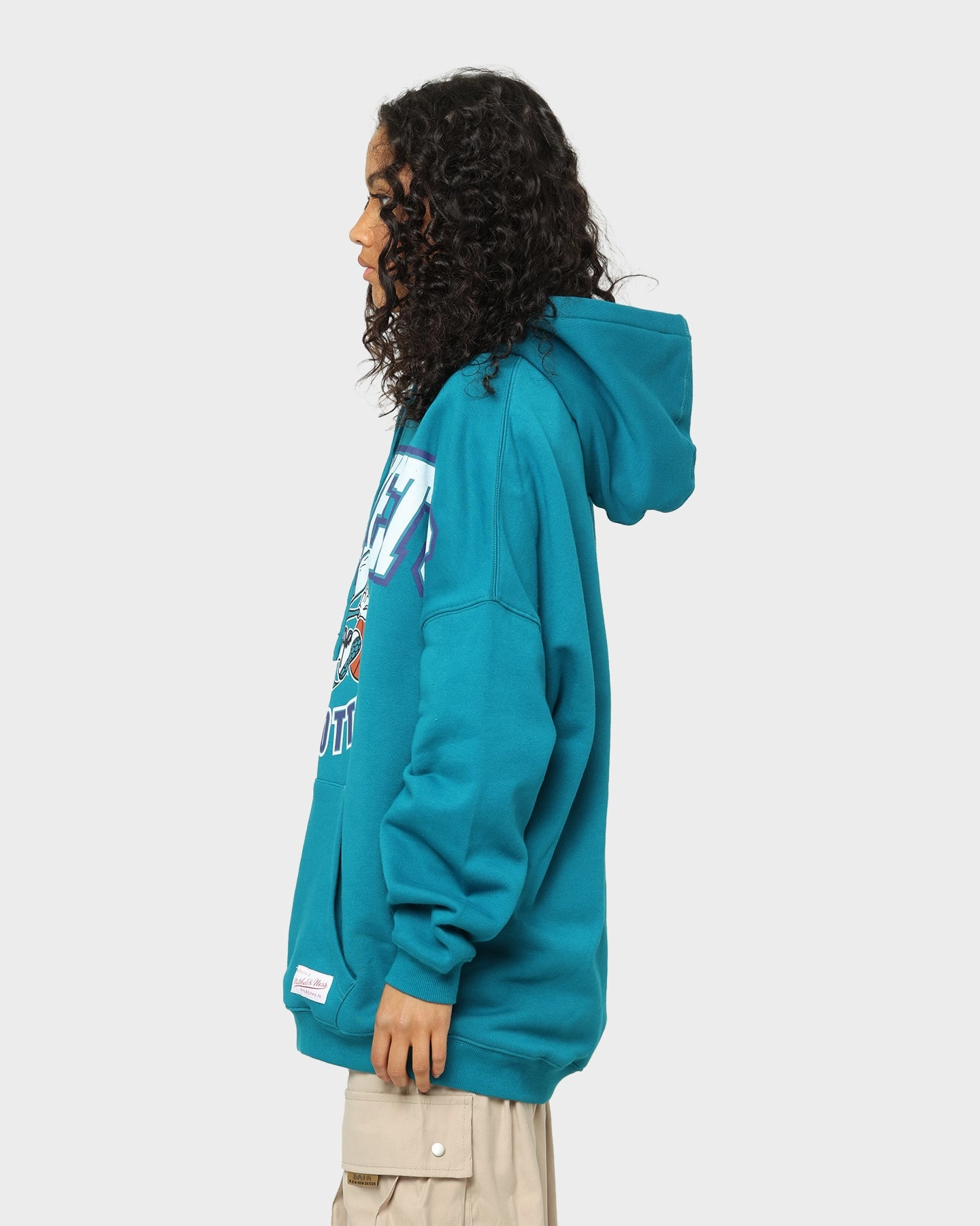 Mask Layer Look Mitchell & Ness Charlotte Hornets XL Arch Hood Faded Teal