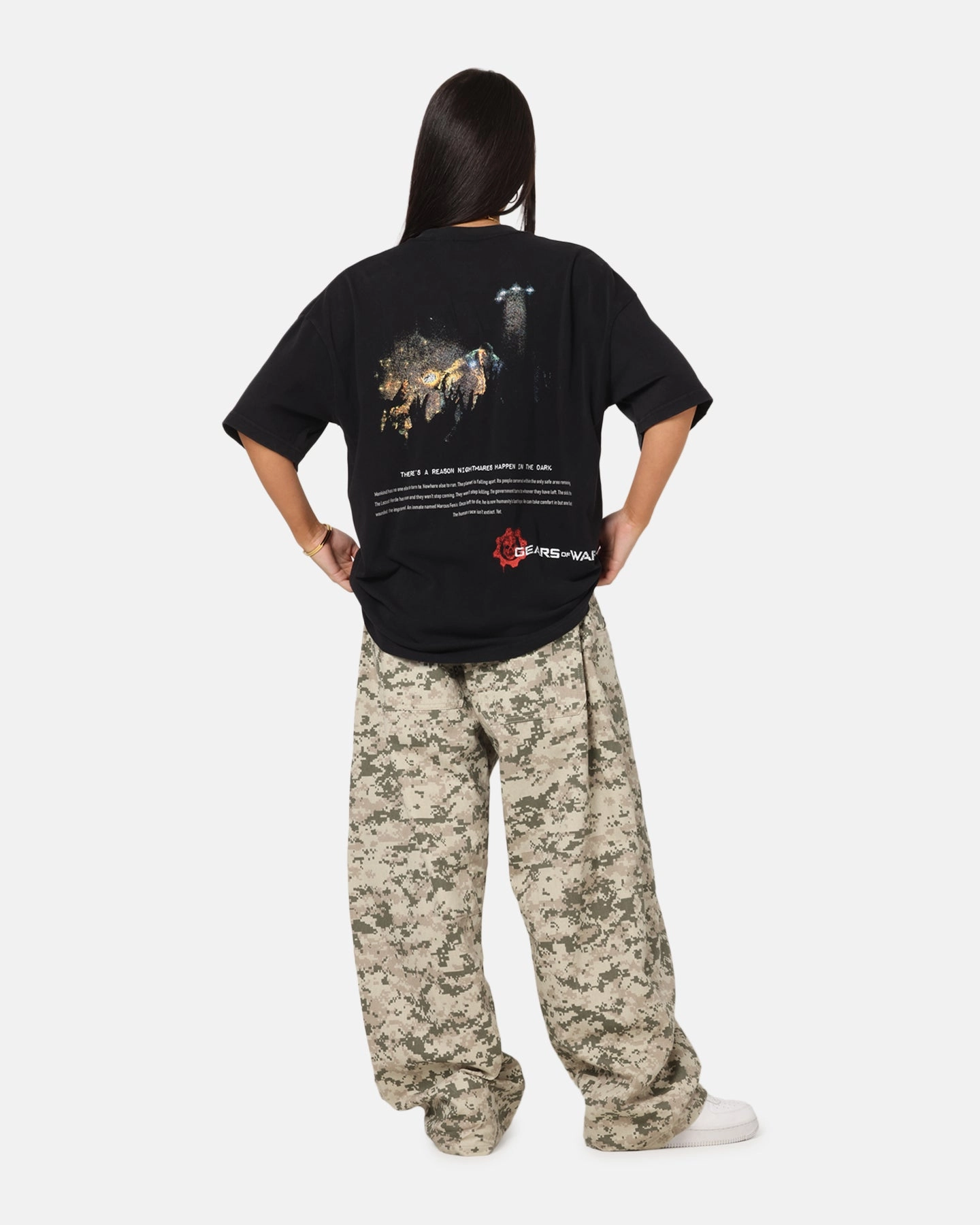 Chic and Cozy Wear 73 Studio X Gears Of War '06 Mad World Vintage T-Shirt Black Acidwash